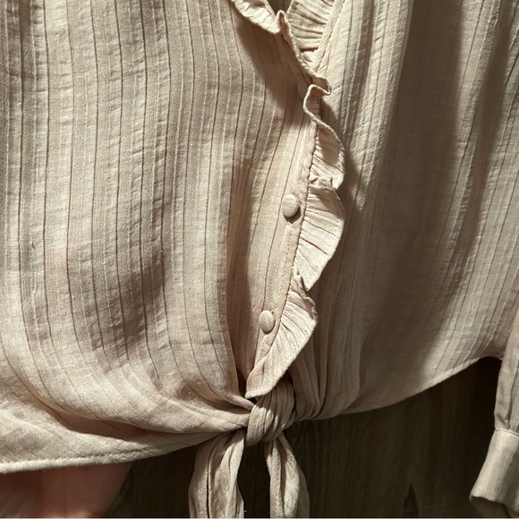 Tie Ruffle Blouse - Picture 4 of 5